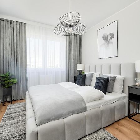 Piekny Apartament Wichrowa - 2 Sypialnie Free Garage Wroclaw By Noclegi Renters Eksteriør bilde